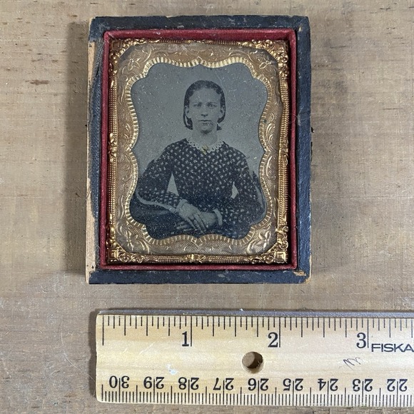 1/9 Plate Tintype Photo 1874 Young Woman Calico Dress w Provenance 1/2 Case - Picture 9 of 10